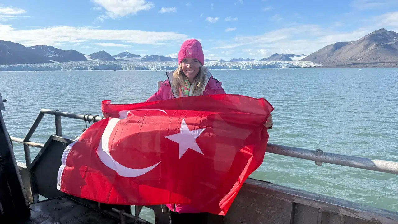 Deniz kayadelen kuzey kutbunda yuzen ilk turk oldu Oz2QuBg4